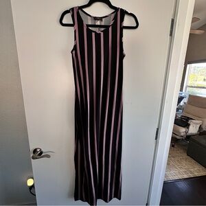Discreet Elegant Black and Pink Maxi Dress